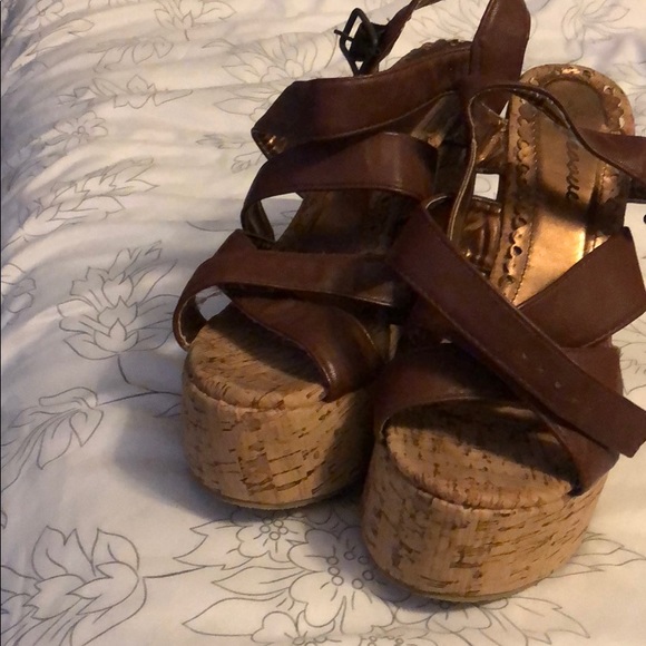 Brown wedge sandals - Picture 2 of 2